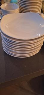 New Linnen (V&D) servies voor student/starter, Gebruikt, Ophalen of Verzenden, Bord(en), Overige stijlen