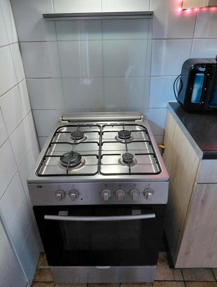 Gasfornuis & afzuigkap, Witgoed en Apparatuur, Fornuizen, Zo goed als nieuw, Vrijstaand, Gas, 4 kookzones, 85 tot 90 cm, Ophalen
