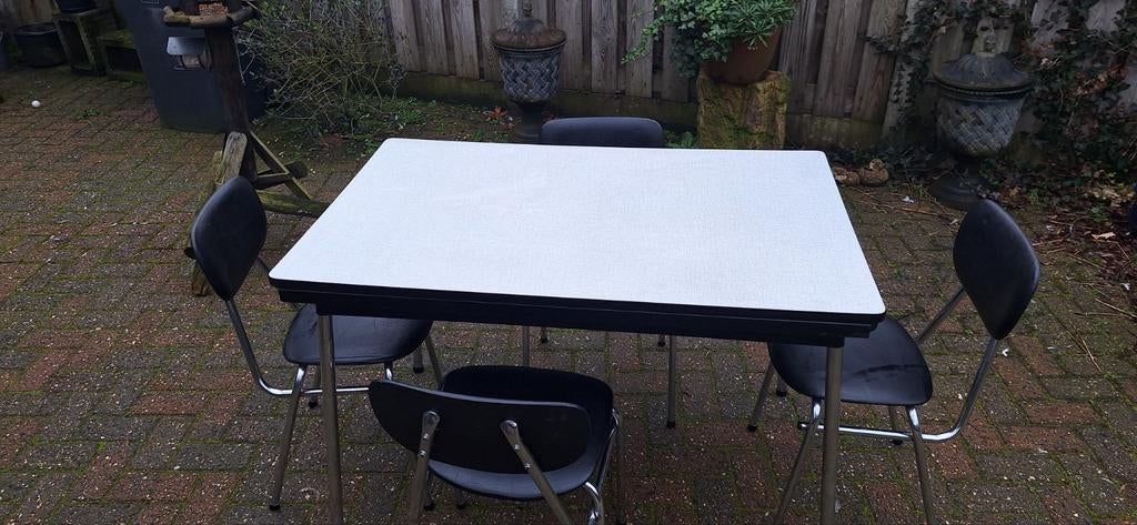 Vintage Formica Tafel met Zwarte Stoelen, Antiek en Kunst, Antiek | Meubels | Tafels, Ophalen