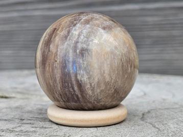 Mooie flashy maansteen bol 44 mm beschikbaar voor biedingen