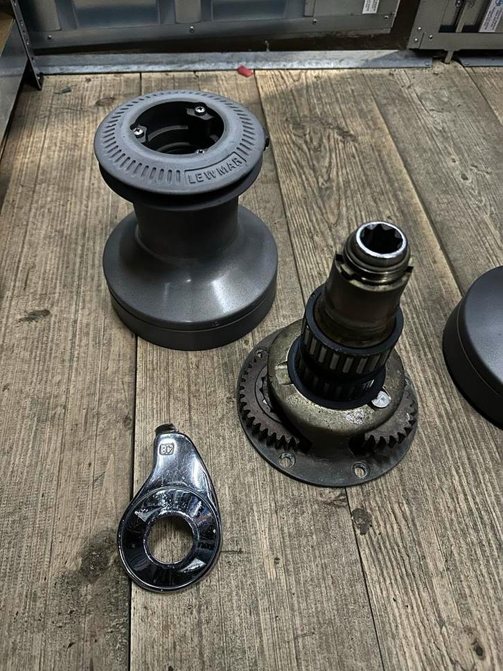 Lewmar ST48 Lieren, Watersport en Boten, Bootonderdelen, Gebruikt, Tuigage en Masten, Zeilboot, Ophalen