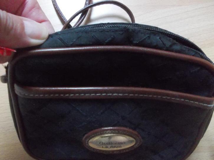 Guillermo Le Rhin tasje, zwart met bruine accenten., Sieraden, Tassen en Uiterlijk, Tassen | Damestassen, Schoudertasje, Zwart