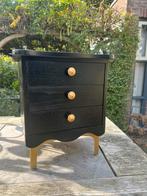 Massief houten nachtkastje, Huis en Inrichting, Kasten | Ladekasten, Ophalen, Minder dan 50 cm, Gebruikt, 3 of 4 laden