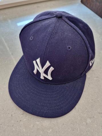 New York Yankees Pet Paars beschikbaar voor biedingen