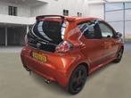 Toyota Aygo 1.0 VVT-i Dynamic Orange/nw ketting incl waterpo, Auto's, Toyota, Voorwielaandrijving, Euro 5, Gebruikt, Overige kleuren