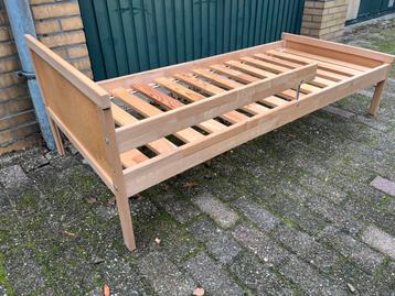 Ikea peuterbed met matras beschikbaar voor biedingen