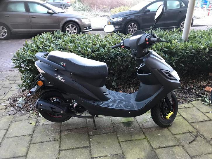 GTS, Fietsen en Brommers, Snorfietsen en Snorscooters, Zo goed als nieuw, Overige merken, Benzine, Ophalen of Verzenden