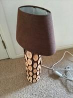 Houten Staande Lamp met Stoffen Kap, Huis en Inrichting, Lampen | Vloerlampen, Hout, Nieuw, Ophalen of Verzenden, Landelijk