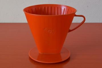 Retro vintage kunststof jaren 70 nr. 104 LL koffiefilter beschikbaar voor biedingen