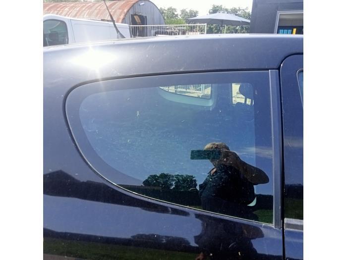 Extra Ruit 2Deurs rechts-achter van een Mitsubishi Colt, Auto-onderdelen, Ruiten en Toebehoren, Mitsubishi, Gebruikt, 3 maanden garantie