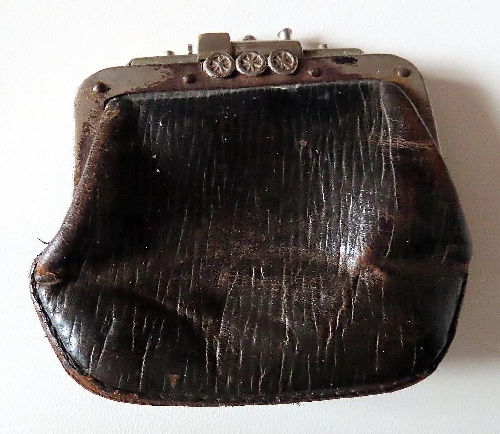 Aparte lederen oude herenportemonnee met locomotief sluiting, Sieraden, Tassen en Uiterlijk, Portemonnees, Ophalen of Verzenden