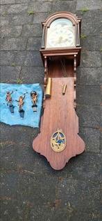 GROTE FRIESE  STAART KLOK MET ZON EN MAAN STAND, Antiek en Kunst, Ophalen