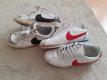 Oude NIKE SNEAKERS  beschikbaar voor biedingen