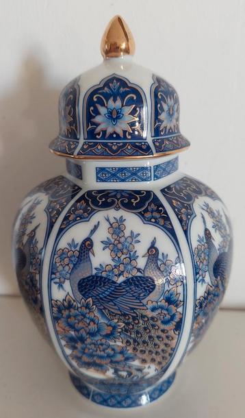 Vintage Japanse  Gemberpot met Pauwen. beschikbaar voor biedingen