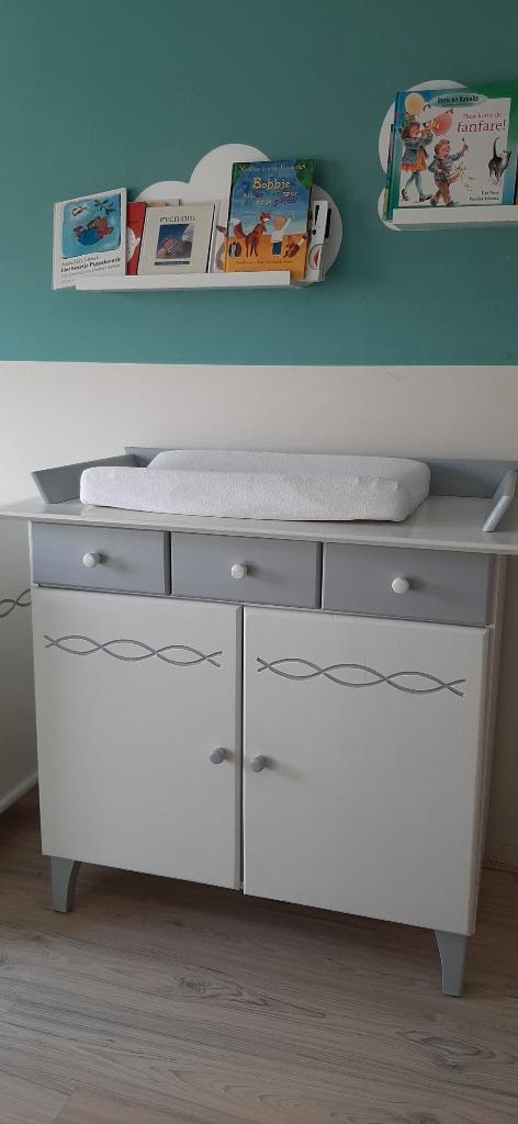 Ledikant met commode, Kinderen en Baby's, Kinderkamer | Bedden, Gebruikt, Minder dan 140 cm, Minder dan 70 cm, Lattenbodem, Matras