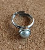 Ring grijze parel, Sieraden, Tassen en Uiterlijk, Ringen, Ophalen of Verzenden, Zo goed als nieuw, 17 tot 18, Grijs