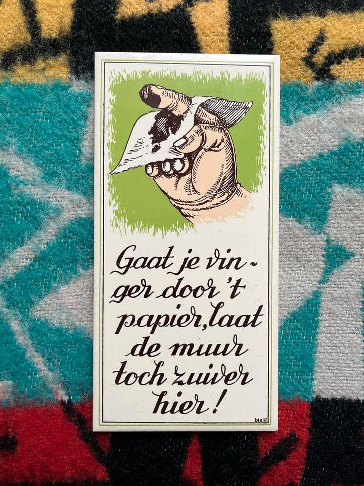 Vintage porseleinen wandtegel “WC”, Antiek en Kunst, Antiek | Wandborden en Tegels, Ophalen of Verzenden