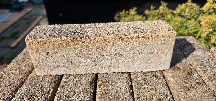 Gratis waaltjes geel en antraciet/blauw, Tuin en Terras, Tegels en Klinkers, Zo goed als nieuw, Klinkers, Beton, Ophalen