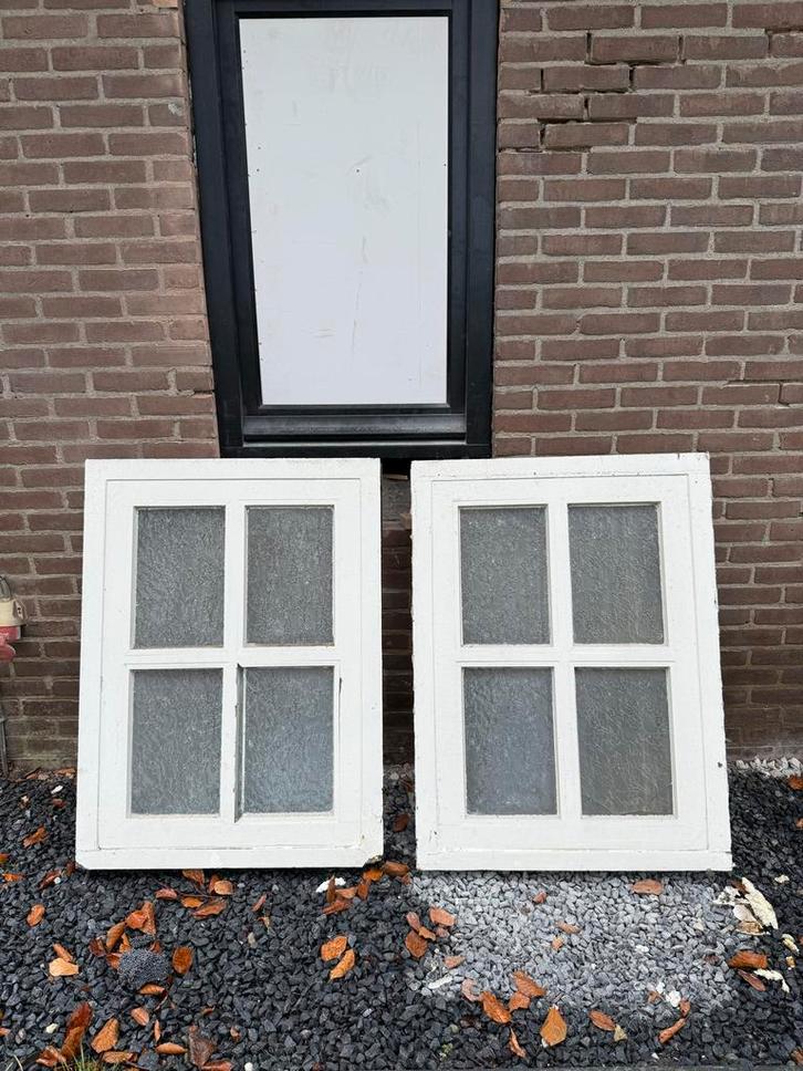 2 Houten kozijnen met melkglas - 77x104 cm, Doe-het-zelf en Verbouw, Kozijnen en Schuifpuien, Gebruikt, Raamkozijn, Hout, 75 tot 150 cm