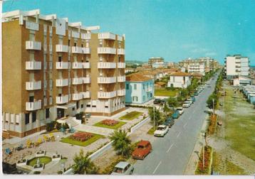 Italie , Fano met auto's Renault 4, Fiat 124 Sportcoupe beschikbaar voor biedingen