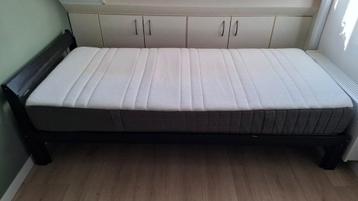 IKEA bed en matras - afbeelding 1