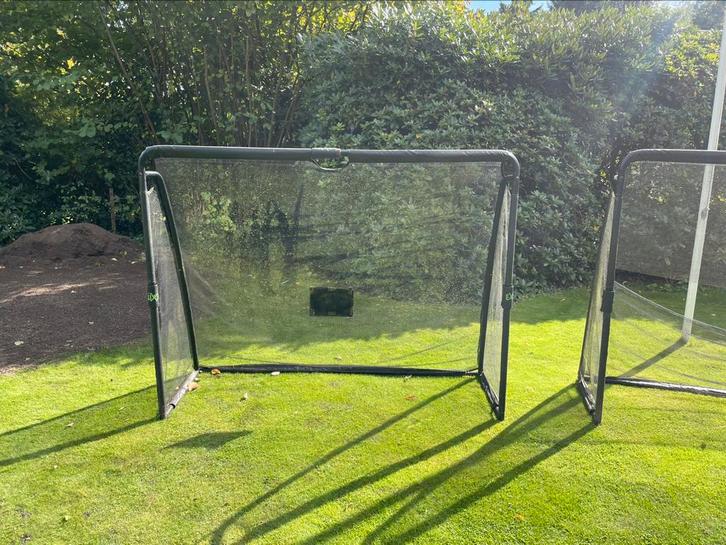 2 exit goals 220*170 plus ballenvanger 10m*3,5, Sport en Fitness, Voetbal, Gebruikt, Overige typen, Ophalen