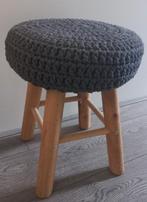 Leuk krukje met gehaakt zitkussen, Huis en Inrichting, Krukjes, Ophalen, Zo goed als nieuw, Hout
