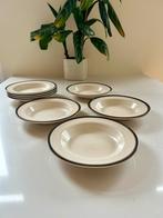 4 of 8 vintage borden Kiln Craft beige seventies 22 cm, Nieuw, Ophalen of Verzenden, Bord(en), Overige stijlen