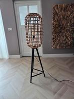 Prachtige bamboe lamp. Mooie afwerking, Huis en Inrichting, Lampen | Vloerlampen, Ophalen of Verzenden, Zo goed als nieuw