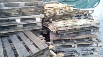 Gratis kapotte pallets afhalen in Woudenberg. beschikbaar voor biedingen
