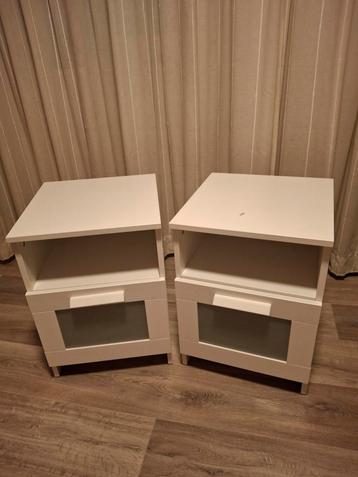 Witte nachtkastjes
