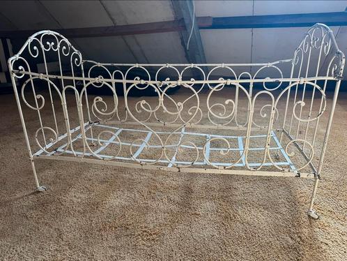 Mooi Antiek/brocante Frans gietijzeren ledikant, Antiek en Kunst, Antiek | Meubels | Bedden, Ophalen
