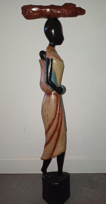 Afrikaans houten sculptuur beschikbaar voor biedingen