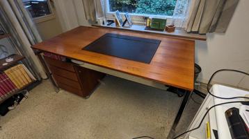 Vintage '70 Bureau Massief Hout beschikbaar voor biedingen