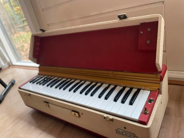 Vintage Meazzi Electric Air pump Harmonium - Zeldzaam!, Muziek en Instrumenten, Keyboards, Gebruikt, Overige aantallen, Overige merken
