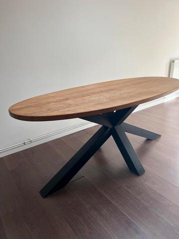 Eettafel ovaal stalen poot kruispoot ovalen tafel hout 