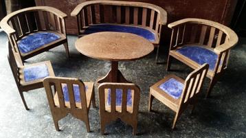 Antieke poppenhuis meubels tafel met stoelen en zithoek  beschikbaar voor biedingen