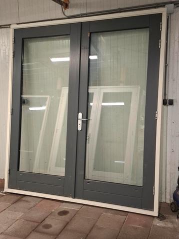 Openslaande deuren. Tuindeuren. Terras deuren. Pui beschikbaar voor biedingen