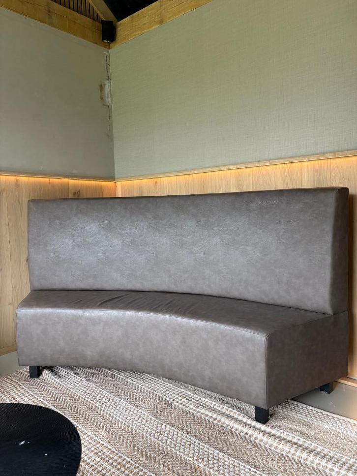Gave ovale eetkamerbank, horecabank. kunst leer bruin/taupe, Huis en Inrichting, Banken | Bankstellen, Zo goed als nieuw, Driepersoons