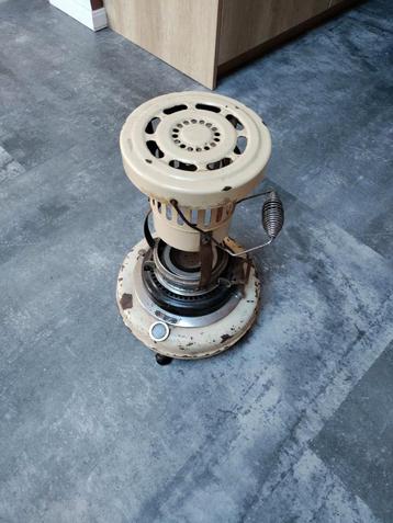 Vintage petroleumkachel beschikbaar voor biedingen