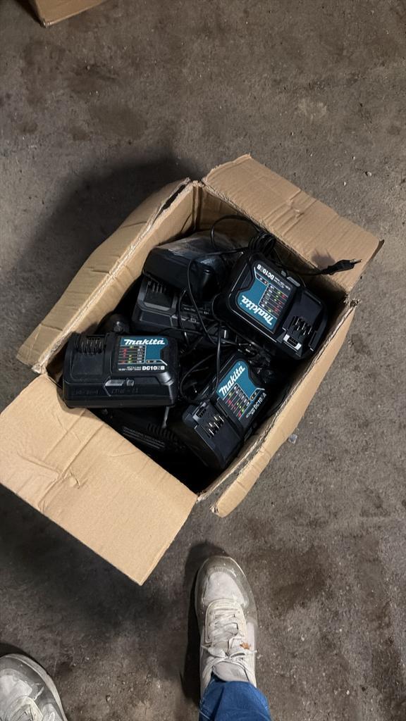 Makita Laders & Accu's 12V 2.0Ah - Set of Los, Doe-het-zelf en Verbouw, Gereedschap | Machine-onderdelen en Toebehoren, Gebruikt