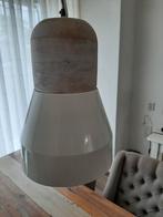 2 houten en witte hanglampen, Huis en Inrichting, Lampen | Hanglampen, 50 tot 75 cm, Hout, Ophalen of Verzenden, Zo goed als nieuw