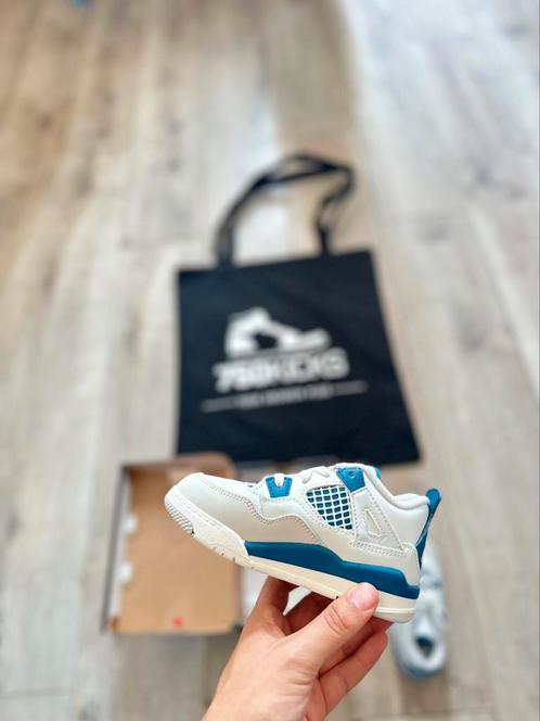 Jordan 4 retro military blue maat 26, Kinderen en Baby's, Kinderkleding | Schoenen en Sokken, Nieuw, Sportschoenen, Jongen of Meisje