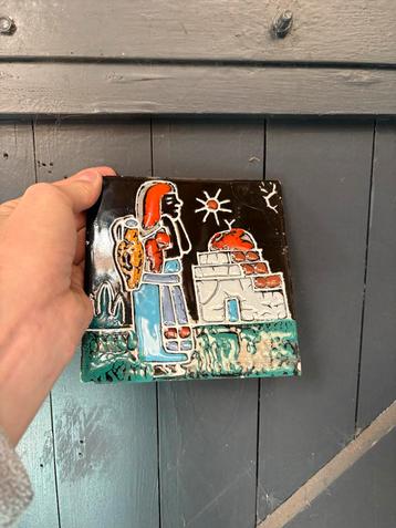 Vintage Decoratieve Tegel uit Tuinesië beschikbaar voor biedingen