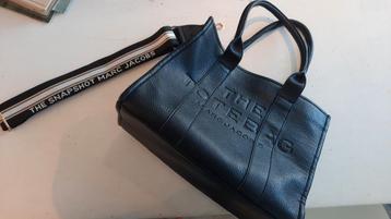 The tote bag Marc Jacobs replica beschikbaar voor biedingen