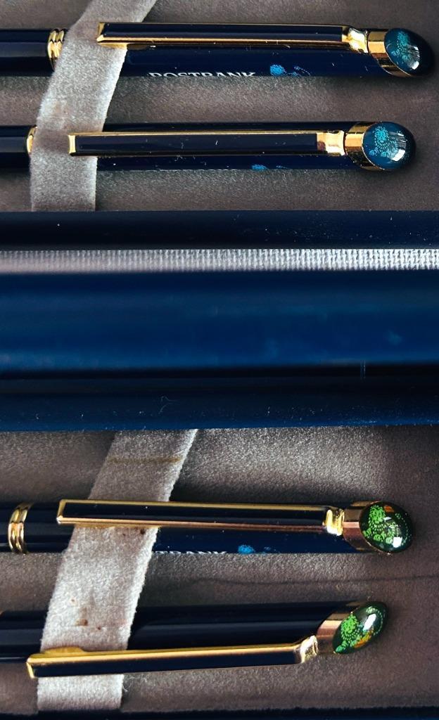 Postbank 2x Pennenset in Cassette  Groen & Blauw logo, Verzamelen, Pennenverzamelingen, Gebruikt, Balpen, Overige merken, Met doosje