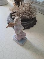 Zeer oud porseleinen engelen beeldje, Antiek en Kunst, Curiosa en Brocante, Ophalen of Verzenden