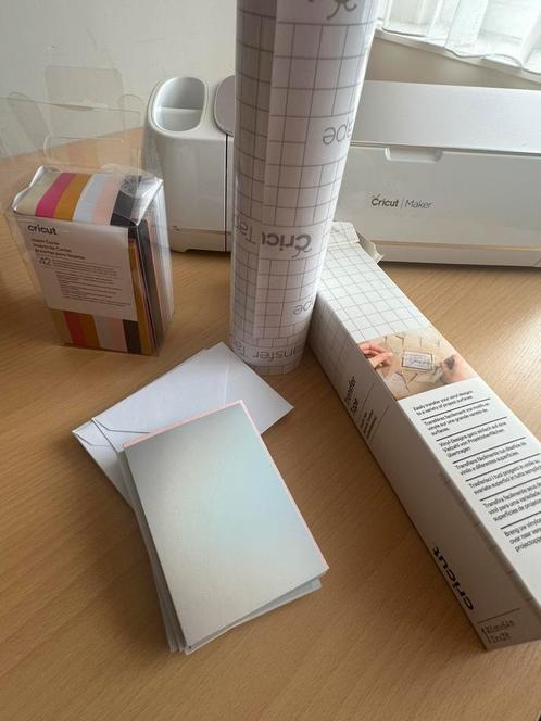 Cricut maker + accessoires, Hobby en Vrije tijd, Knutselen, Zo goed als nieuw, Gereedschap of Toebehoren, Verzenden