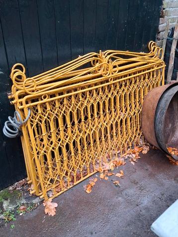 Oud antiek gesmeed massiek hekwerk 5 delen beschikbaar voor biedingen