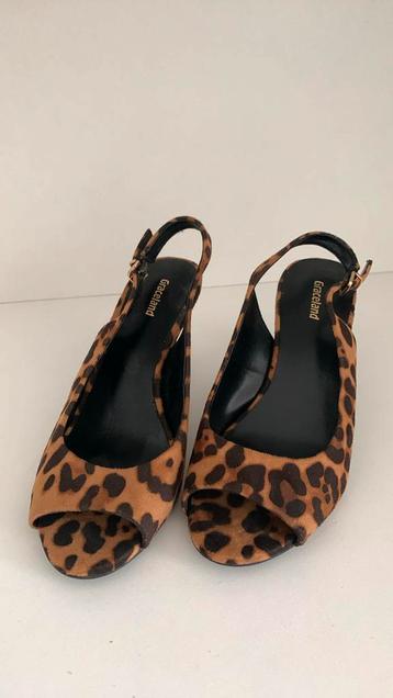 Graceland suède look panterprit met  hak beschikbaar voor biedingen